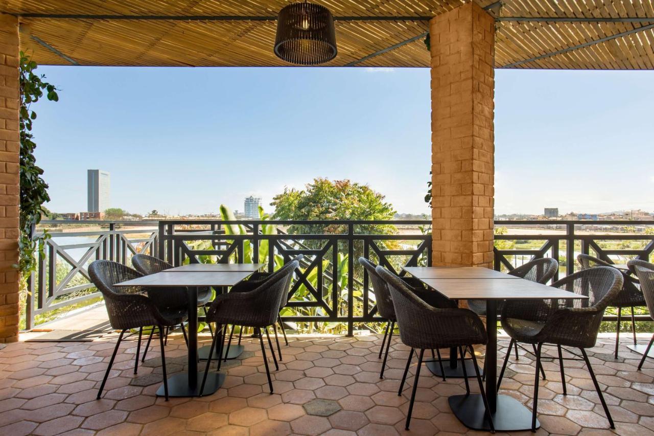 Radisson Hotel Tamboho Waterfront Antananarivo Exterior foto