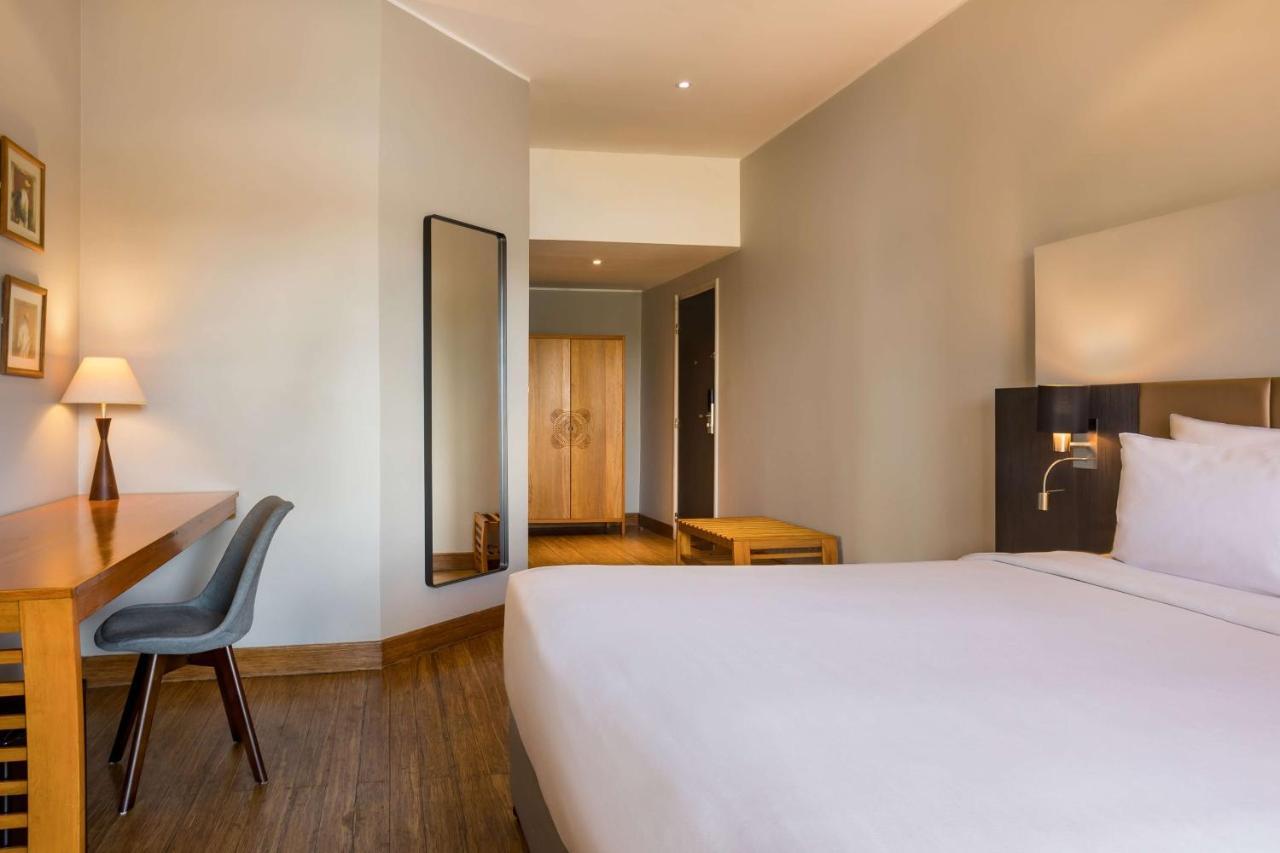 Radisson Hotel Tamboho Waterfront Antananarivo Exterior foto