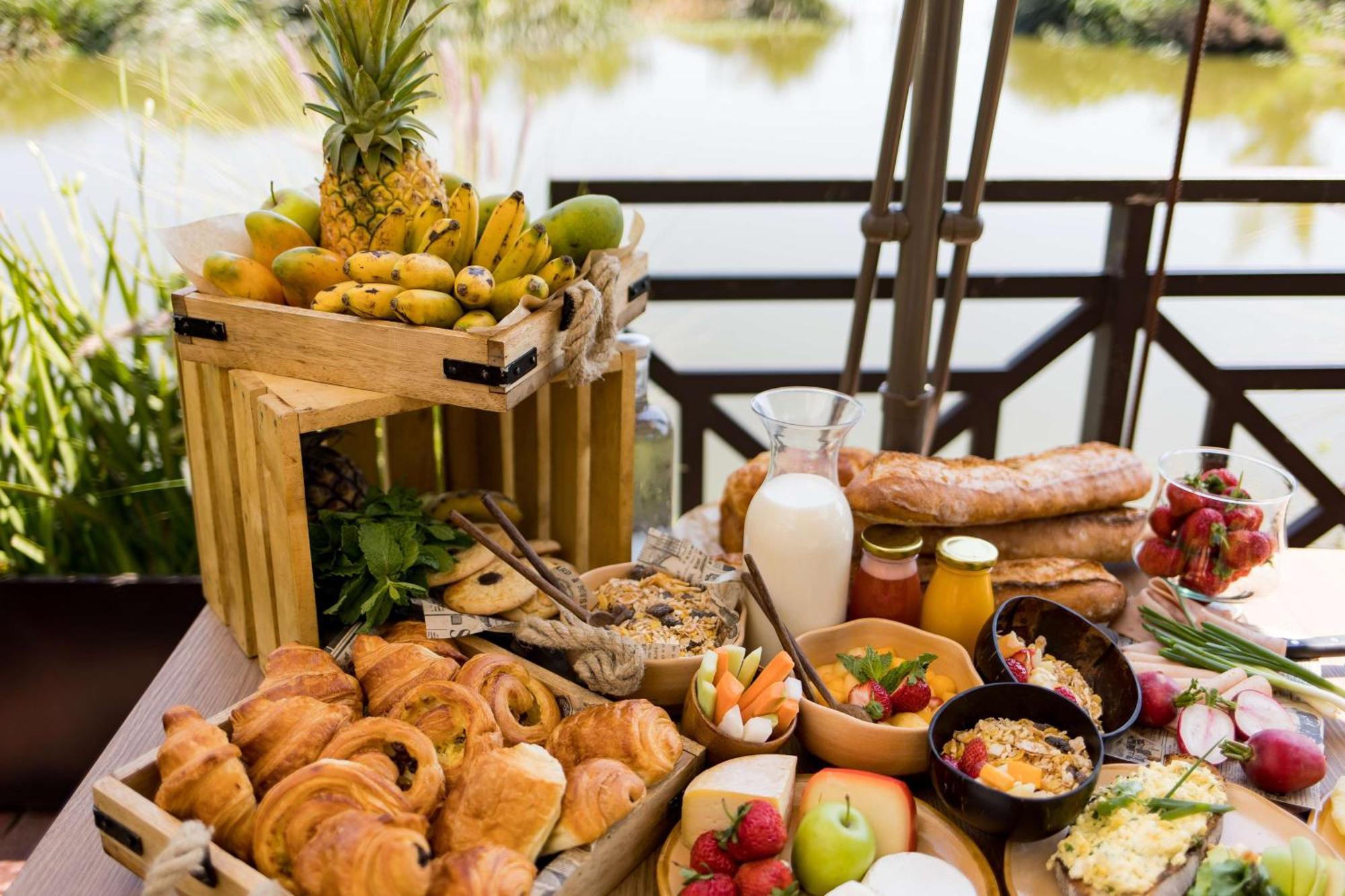 Radisson Hotel Tamboho Waterfront Antananarivo Exterior foto