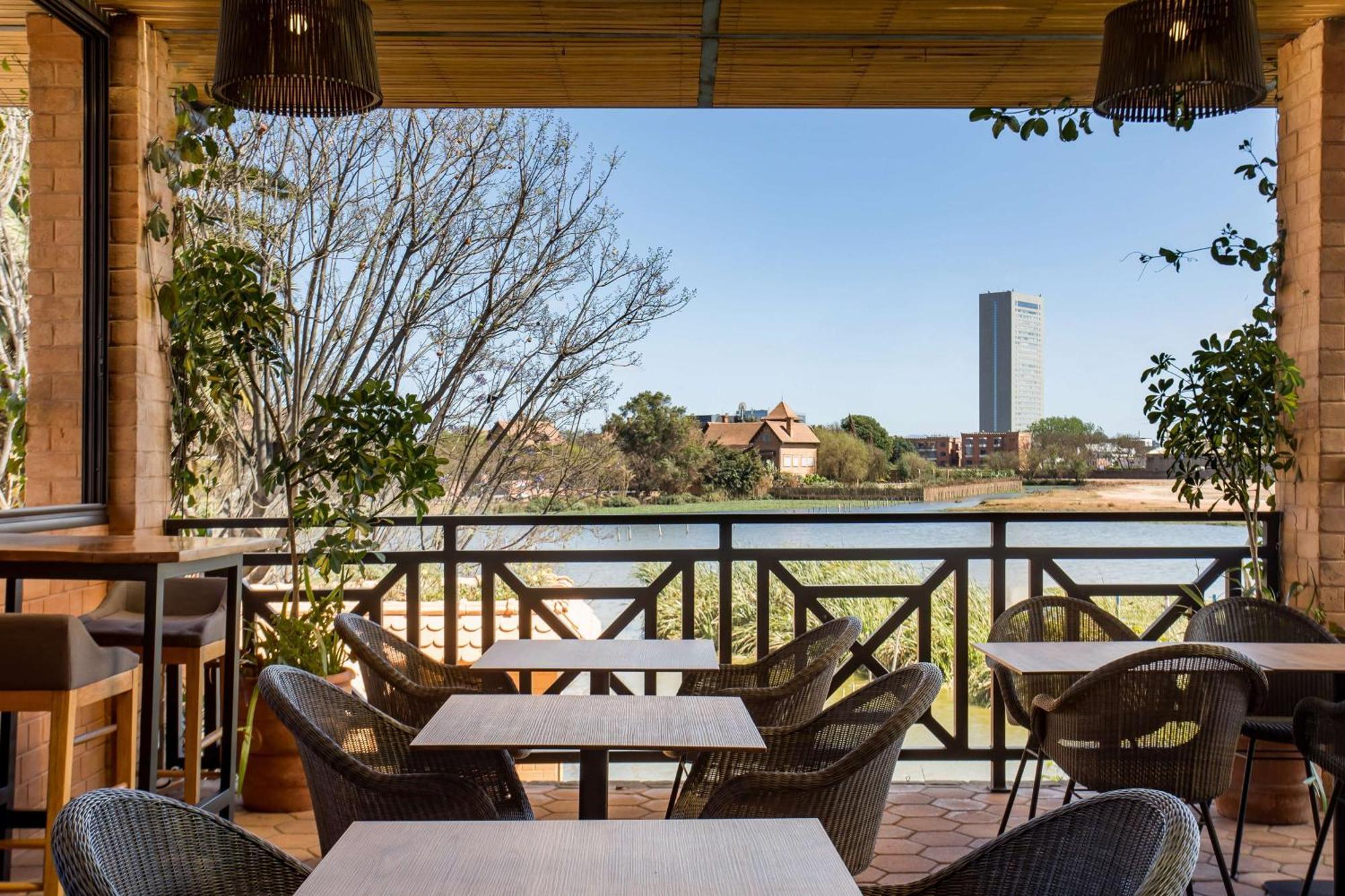 Radisson Hotel Tamboho Waterfront Antananarivo Exterior foto