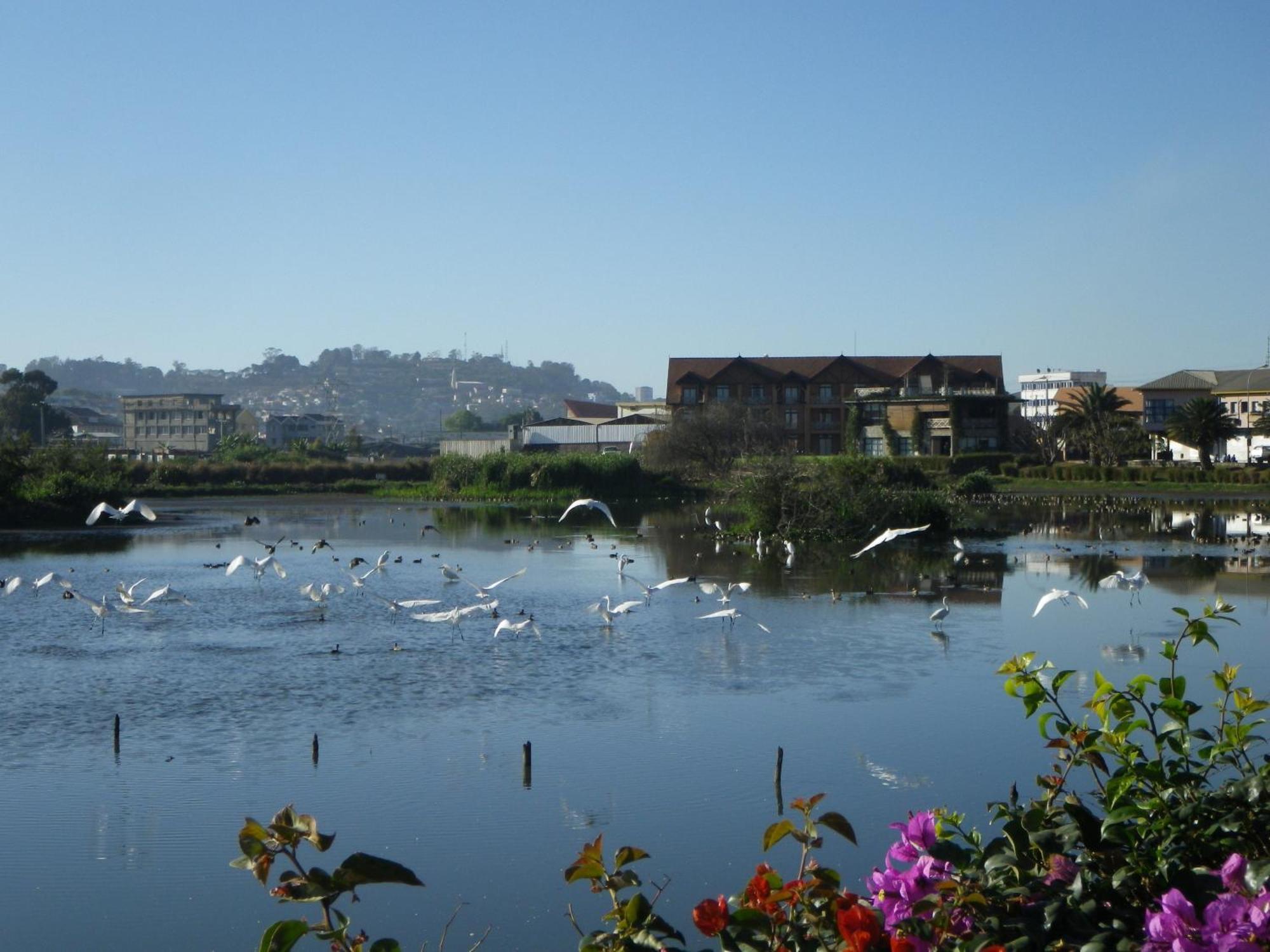 Radisson Hotel Tamboho Waterfront Antananarivo Exterior foto